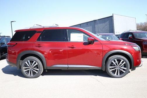 2025 Nissan Pathfinder Platinum 4WD