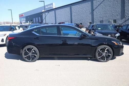 2025 Nissan Altima SR FWD