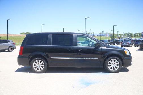 Brilliant Black Crystal Pearlcoat 2015 Chrysler Town & Country Touring