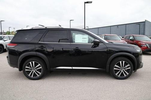 2025 Nissan Pathfinder Platinum 4WD
