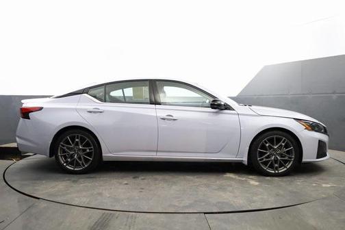 2023 Nissan Altima SR VC-Turbo FWD