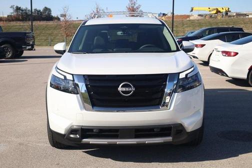 2025 Nissan Pathfinder SL 4WD