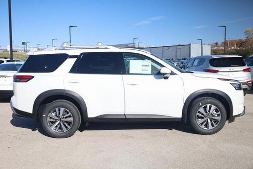 2025 Nissan Pathfinder SL 4WD