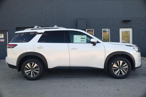 2025 Nissan Pathfinder SL 4WD