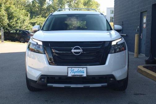 2025 Nissan Pathfinder SL 4WD
