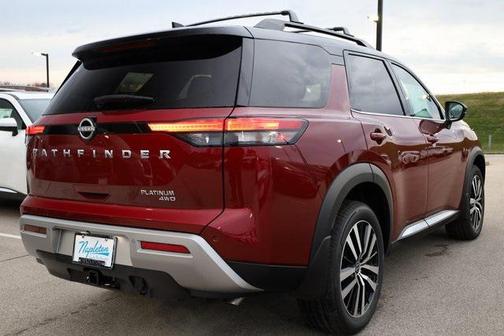 2025 Nissan Pathfinder Platinum 4WD
