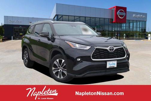 Midnight Black Metallic 2021 Toyota Highlander XLE