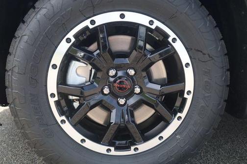 Everest White Pearl Tricoat/Super Black 2026 Nissan Pathfinder Rock Creek