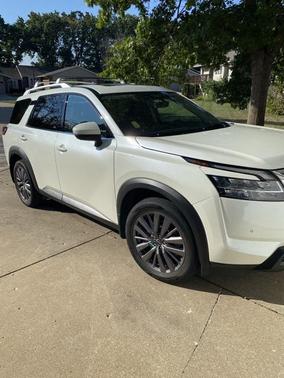 2023 Nissan Pathfinder SL 4WD