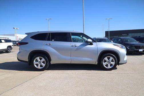 Celestial Silver Metallic 2024 Toyota Highlander LE