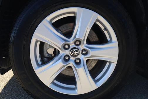 Celestial Silver Metallic 2024 Toyota Highlander LE