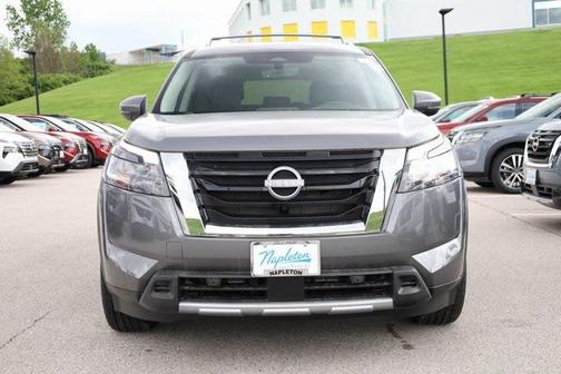 2025 Nissan Pathfinder SL 4WD