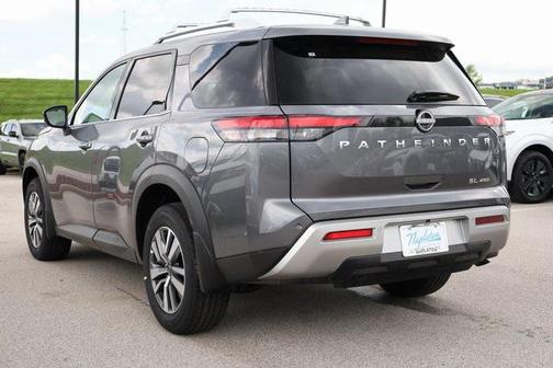2025 Nissan Pathfinder SL 4WD