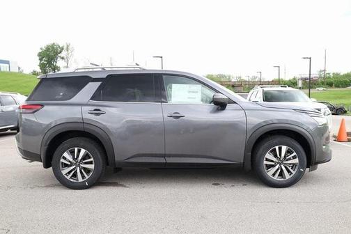 2025 Nissan Pathfinder SL 4WD