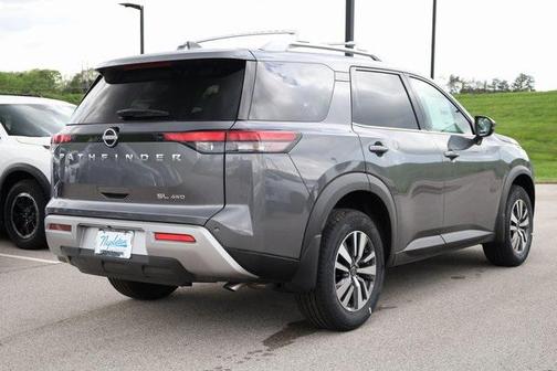 2025 Nissan Pathfinder SL 4WD