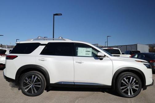 2025 Nissan Pathfinder Platinum 4WD