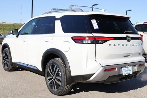 2025 Nissan Pathfinder Platinum 4WD