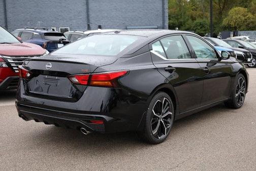 2025 Nissan Altima SR FWD