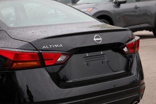 2025 Nissan Altima SR FWD