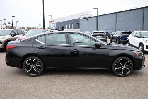 2025 Nissan Altima SR FWD