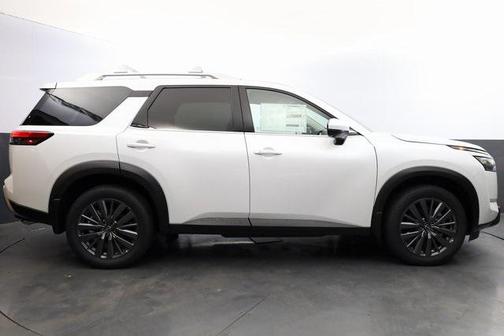2025 Nissan Pathfinder SL 4WD