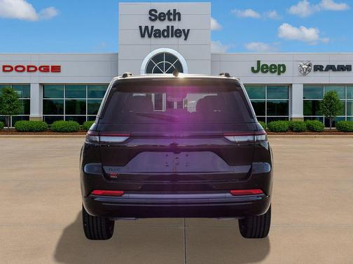 Diamond Black Crystal Pearlcoat 2026 Jeep Grand Cherokee Limited