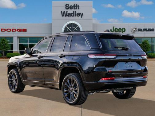 Diamond Black Crystal Pearlcoat 2026 Jeep Grand Cherokee Limited