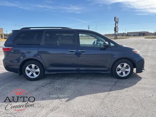 2020 Toyota Sienna LE