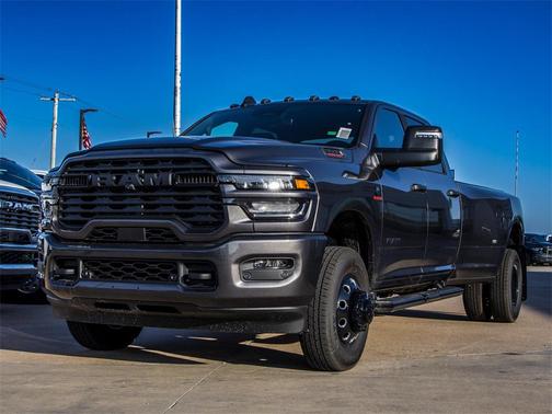 2025 RAM 3500 Big Horn Crew Cab 4x4 8' Box