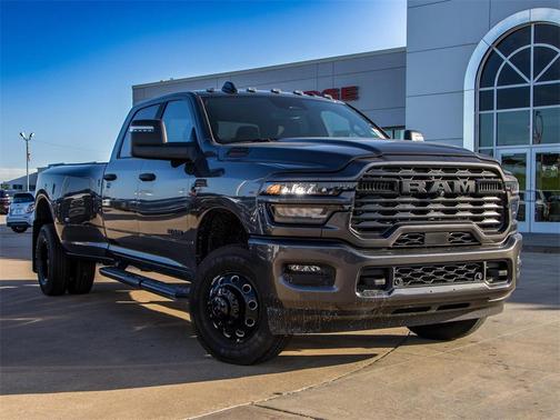 2025 RAM 3500 Big Horn Crew Cab 4x4 8' Box