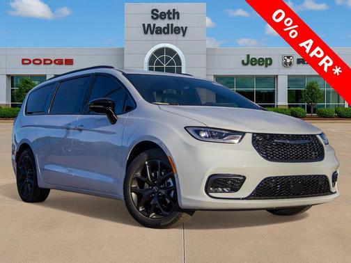 Bright White Clearcoat 2026 Chrysler Pacifica L