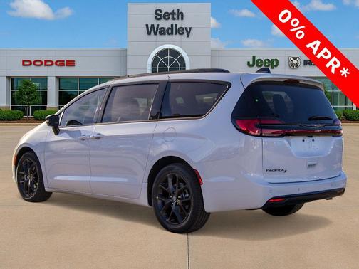 Bright White Clearcoat 2026 Chrysler Pacifica L