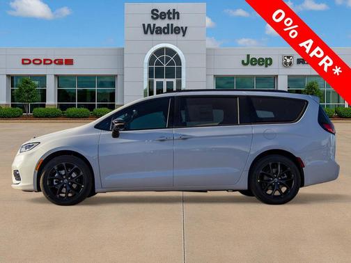 Bright White Clearcoat 2026 Chrysler Pacifica L
