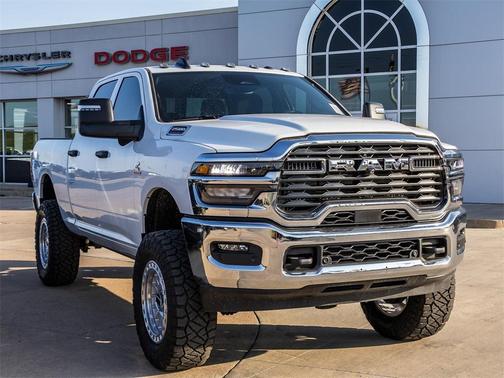 2025 RAM 2500 Tradesman Crew Cab 4x4 6'4' Box