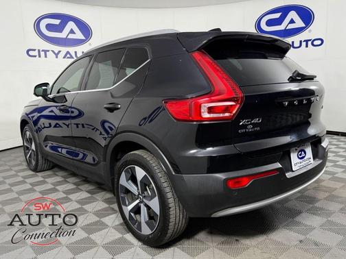2024 Volvo XC40 B5 Plus Bright Theme
