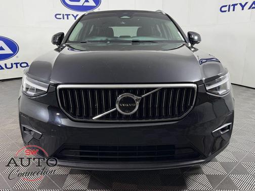 2024 Volvo XC40 B5 Plus Bright Theme
