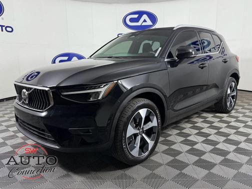 2024 Volvo XC40 B5 Plus Bright Theme