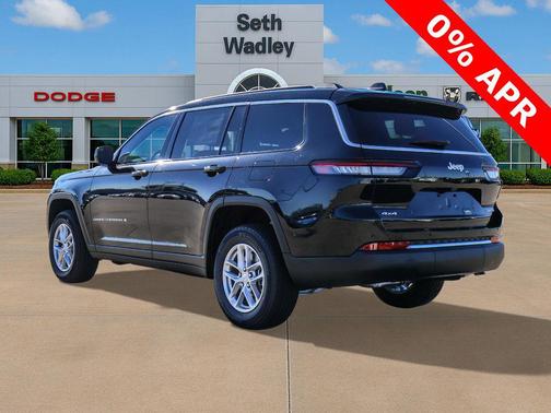 Diamond Black Crystal Pearlcoat 2025 Jeep Grand Cherokee L Laredo