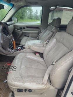 2002 Cadillac Escalade Base
