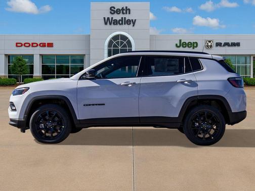 Bright White Clearcoat 2026 Jeep Compass Latitude