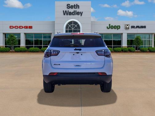 Bright White Clearcoat 2026 Jeep Compass Latitude