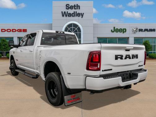 Bright White Clearcoat 2026 RAM 3500 Laramie Crew Cab 4x4 8' Box