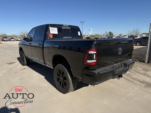 2022 RAM 2500 Big Horn Crew Cab 4x4 6'4' Box