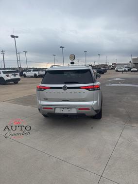 2022 Nissan Pathfinder SL 4WD