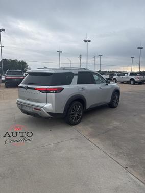 2022 Nissan Pathfinder SL 4WD