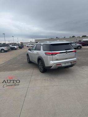 2022 Nissan Pathfinder SL 4WD