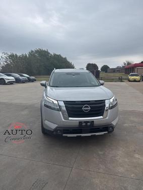 2022 Nissan Pathfinder SL 4WD