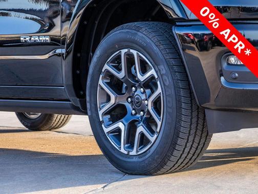 Diamond Black Crystal Pearlcoat 2026 RAM 1500 Laramie