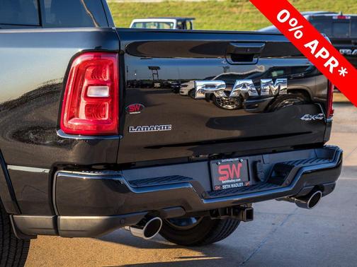 Diamond Black Crystal Pearlcoat 2026 RAM 1500 Laramie