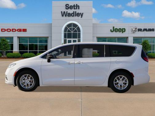 Bright White Clearcoat 2026 Chrysler Pacifica L